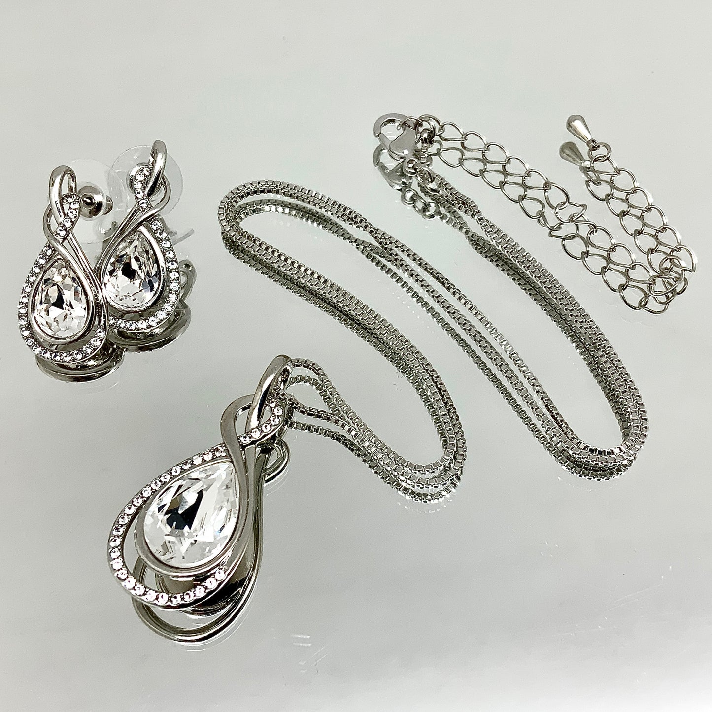Premium Crystal Twisted Tear Set